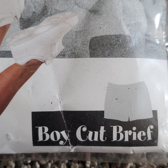 Alleson Cheerleading scarlet boy cut brief medium - Picture 3 of 5